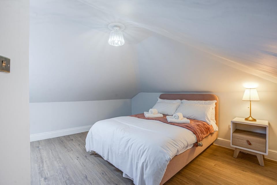 Bed, Photo of the whole room, Bedroom