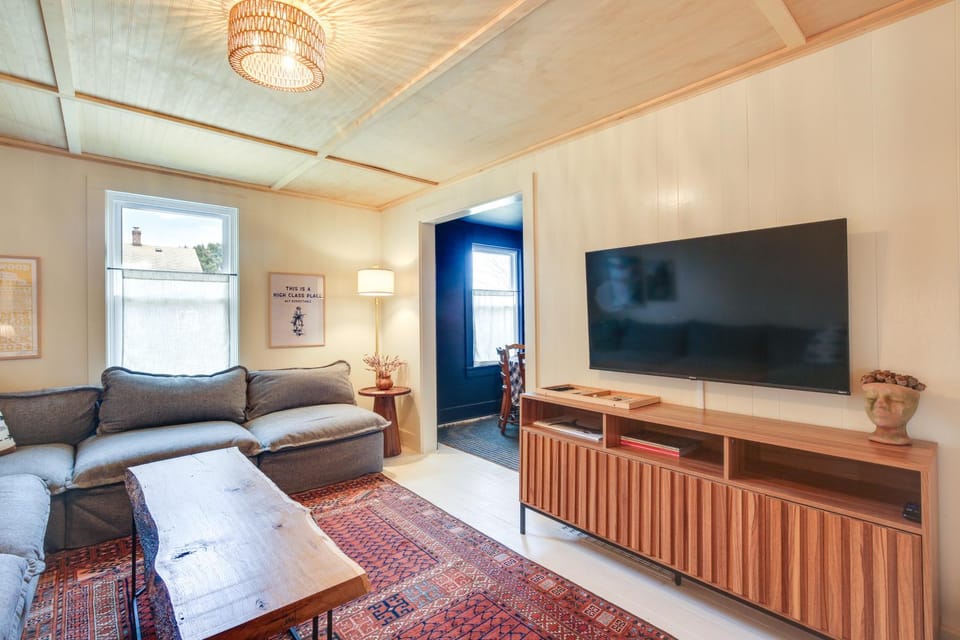 4 Mi to Great Barrington: Berkshires Retreat! House in Berkshires