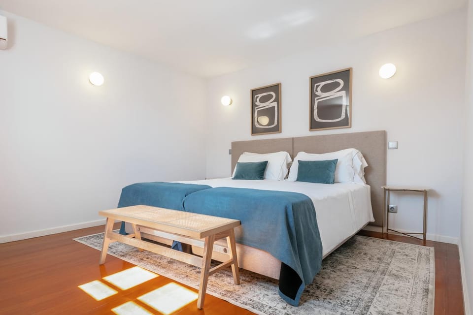 Bed, Photo of the whole room, Decorative detail, Bedroom