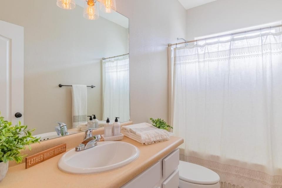 Lovely, spacious 3 bedroom townhome House in Montrose