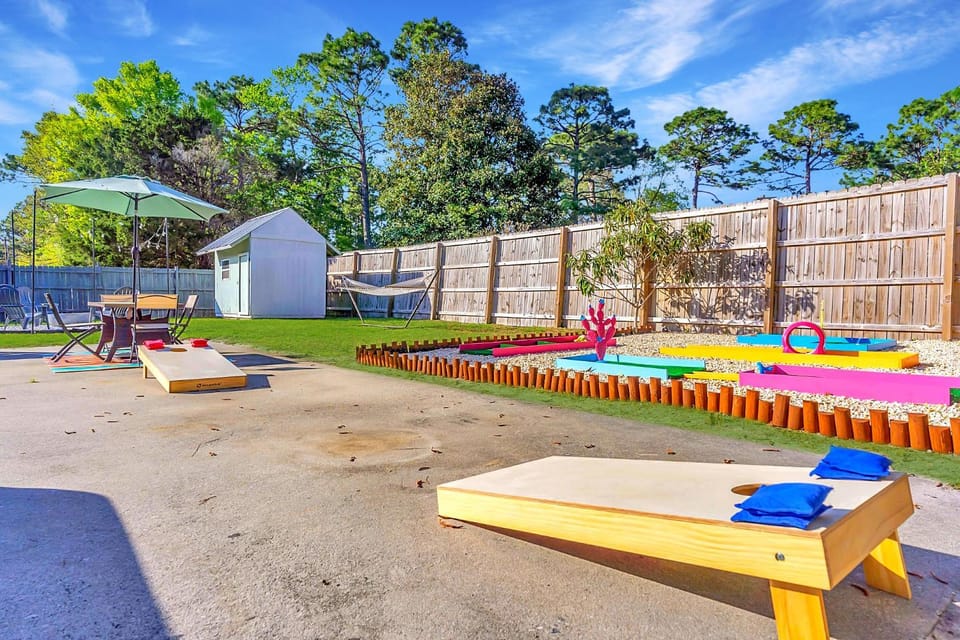 MiniGolf-Hot Tub-Firepit-Games House in Wilmington