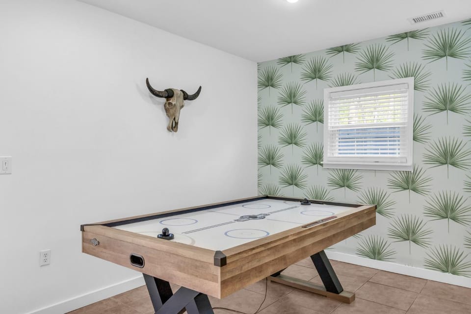 MiniGolf-Hot Tub-Firepit-Games House in Wilmington