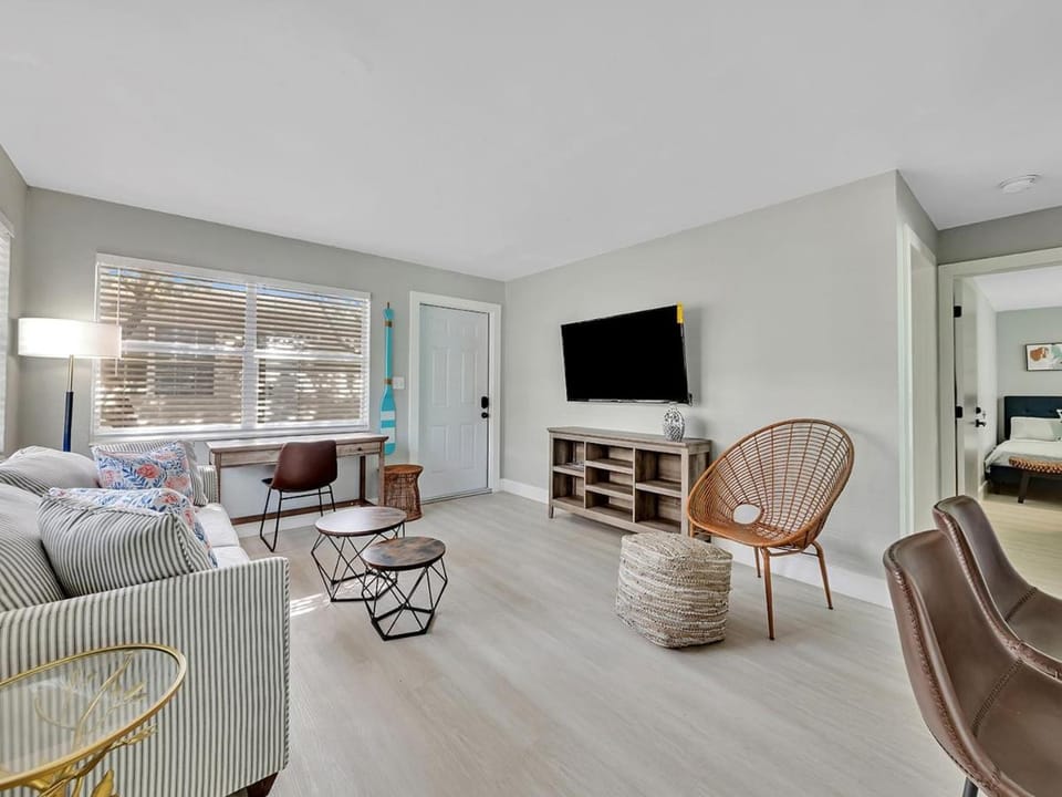 North Hollywood Beach 1BR | Walk to Ocean Apartment in Hollywood Beach
