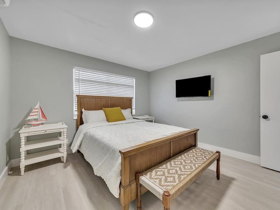 Hollywood Beach 1BR Getaway | WiFi + AC Apartment in Hollywood Beach