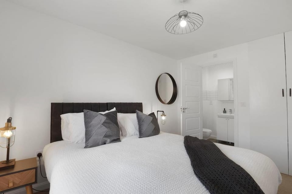 Bed, Photo of the whole room, Bedroom, wardrobe