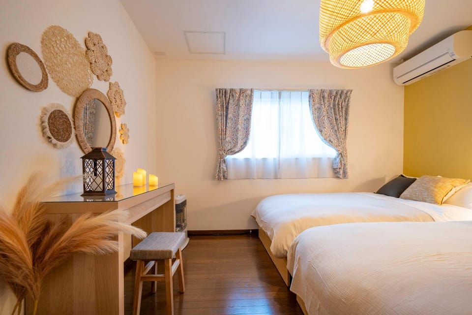 Photo of the whole room, Bedroom, air conditioner