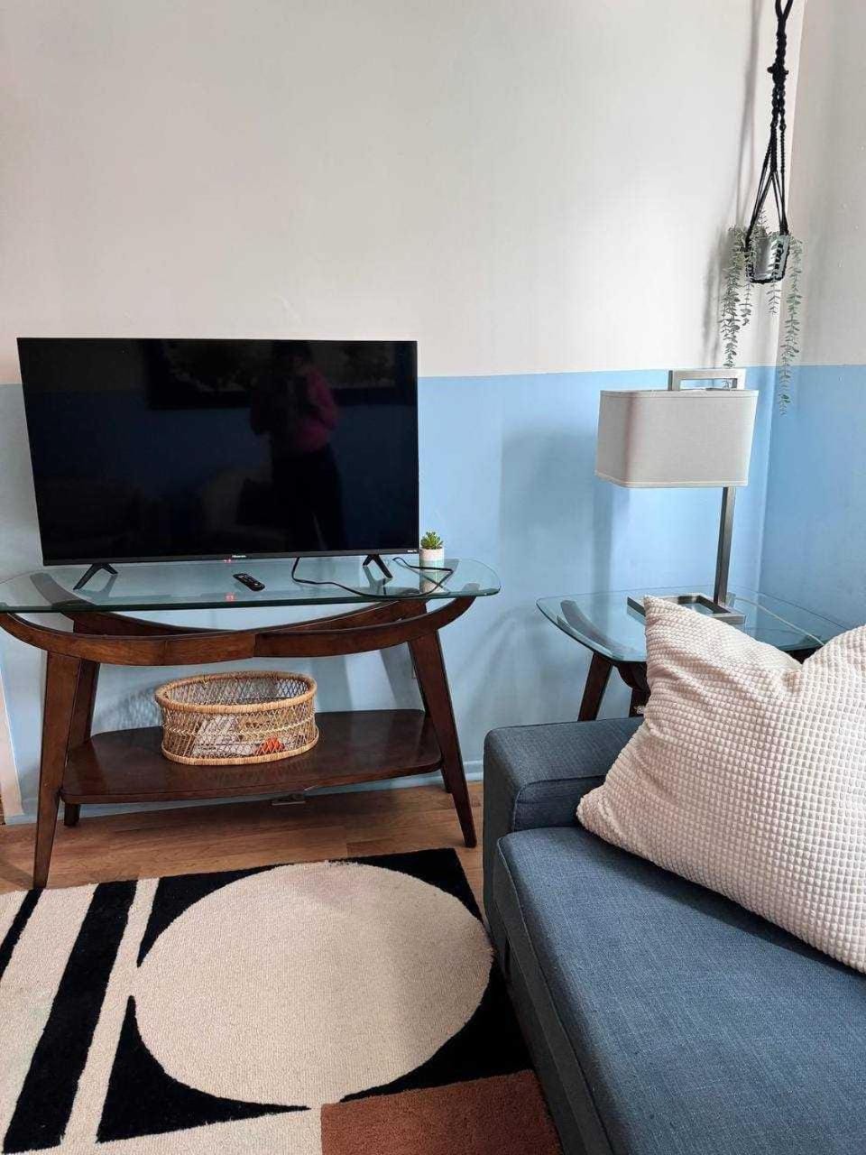 Stylish City Base for Groups and Families, Unit #4 Apartment in Dartmouth