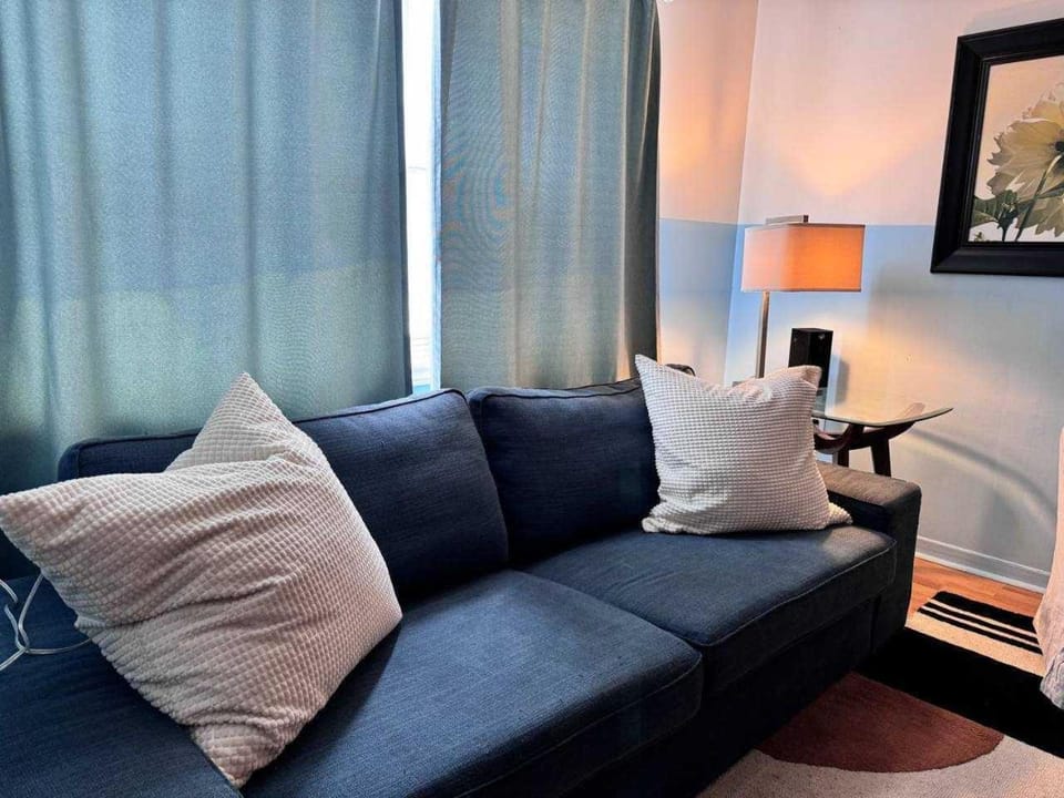 Stylish City Base for Groups and Families, Unit #4 Apartment in Dartmouth