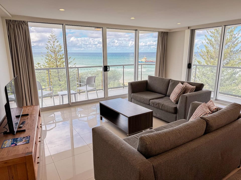 Natural landscape, TV and multimedia, View (from property/room), Balcony/Terrace, Living room, Seating area, Evening entertainment, Sea view