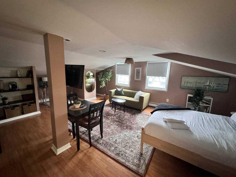 Ideal Stay for City Explorers, Unit #5 Apartment in Dartmouth