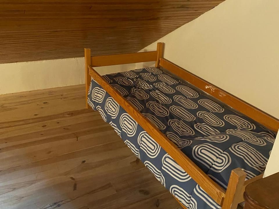 Appartement calme avec vue proche station - FR-1-814-92 Apartment in Besse-et-Saint-Anastaise