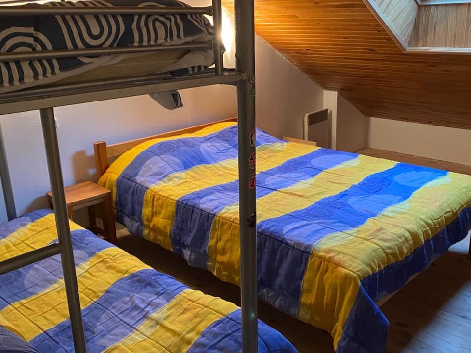 Appartement calme avec vue proche station - FR-1-814-92 Apartment in Besse-et-Saint-Anastaise