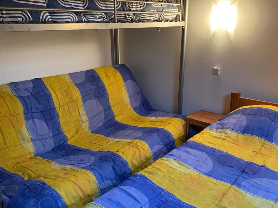 Appartement calme avec vue proche station - FR-1-814-92 Apartment in Besse-et-Saint-Anastaise