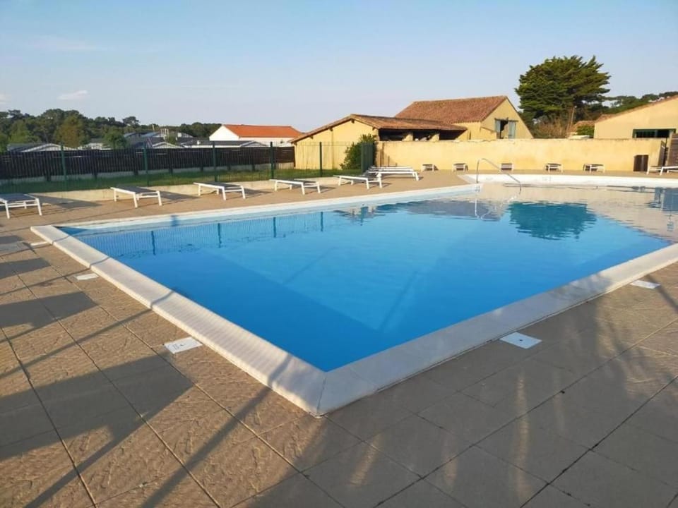 Mobil-home confortable proche de l'Atlantique - FR-1-426-577 House in Talmont-Saint-Hilaire