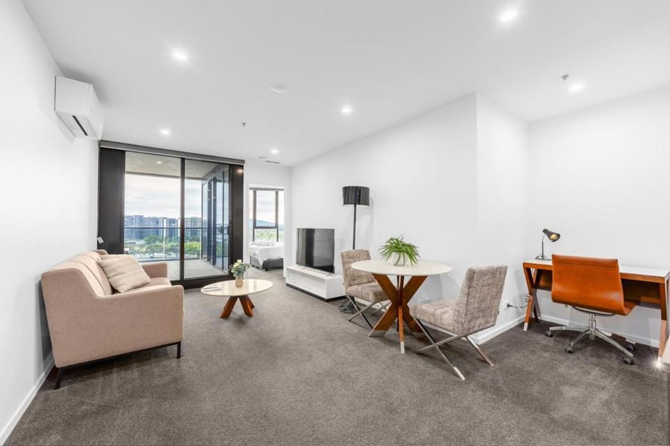 TV and multimedia, Living room, Seating area, Dining area, air conditioner
