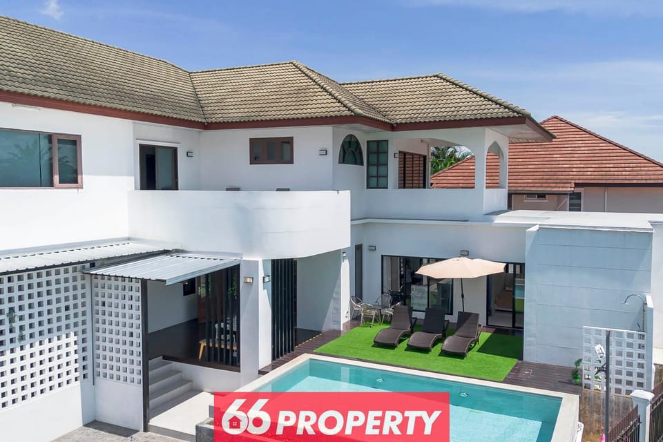 9 Room Huge Pool Villa near Central Festival Villa in Chiang Mai