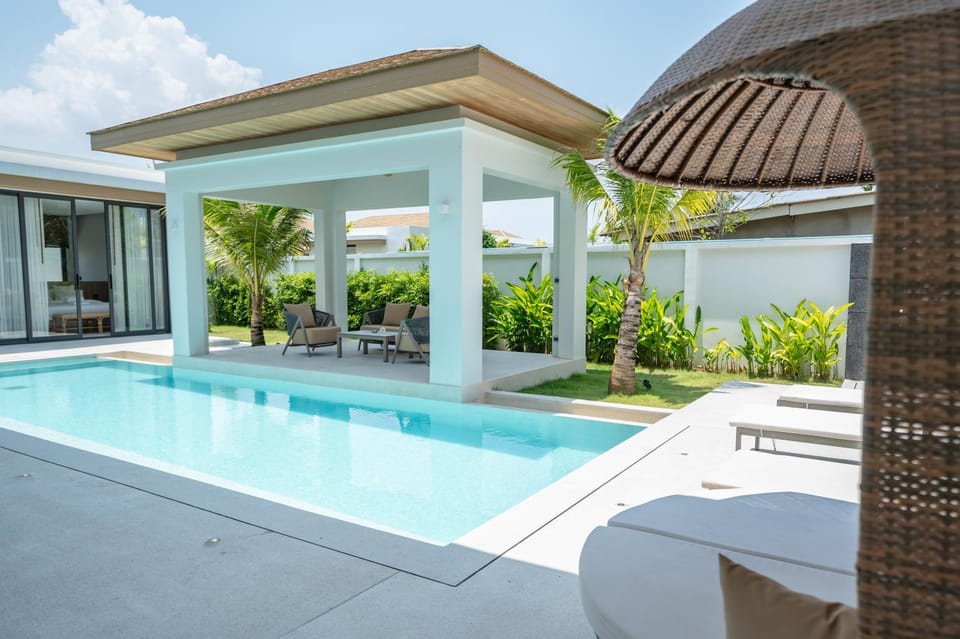 Garden, Garden view, Pool view, Swimming pool, sunbed