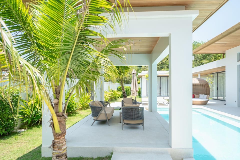 Garden, Balcony/Terrace, Seating area, Garden view, Pool view, Swimming pool