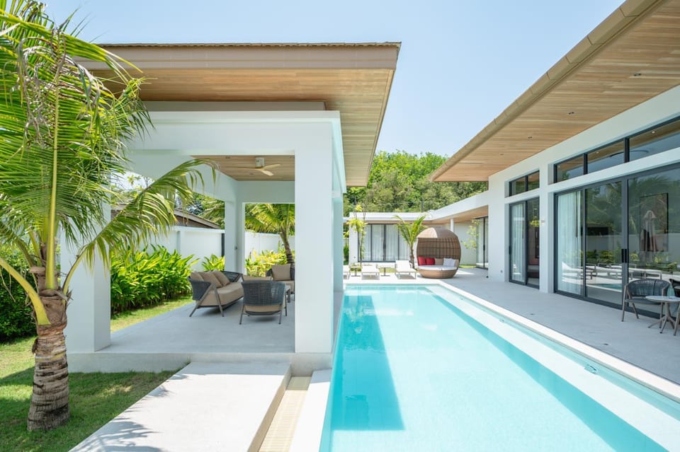 Garden, Garden view, Pool view, Swimming pool, sunbed