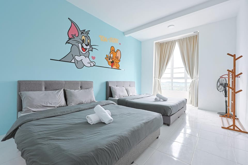 Bed, View (from property/room), View (from property/room), Photo of the whole room, Decorative detail, Bedroom, towels