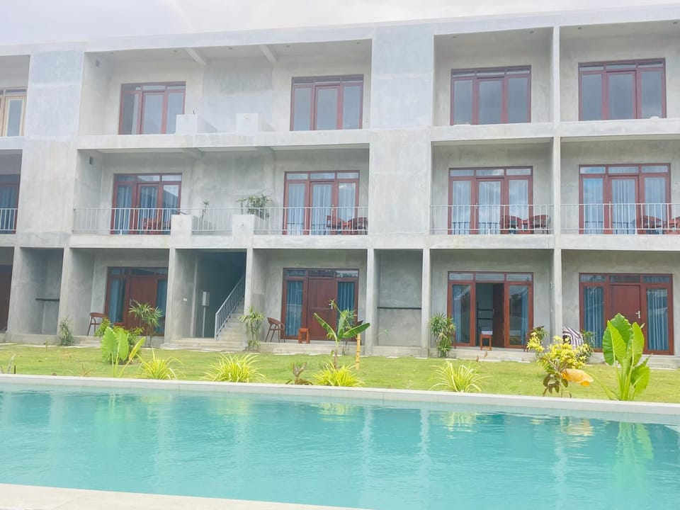 Property building, Garden view, Pool view, Swimming pool