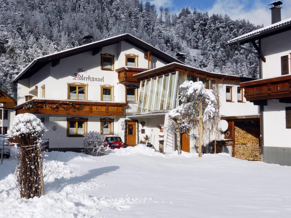 Property building, Facade/entrance, Winter