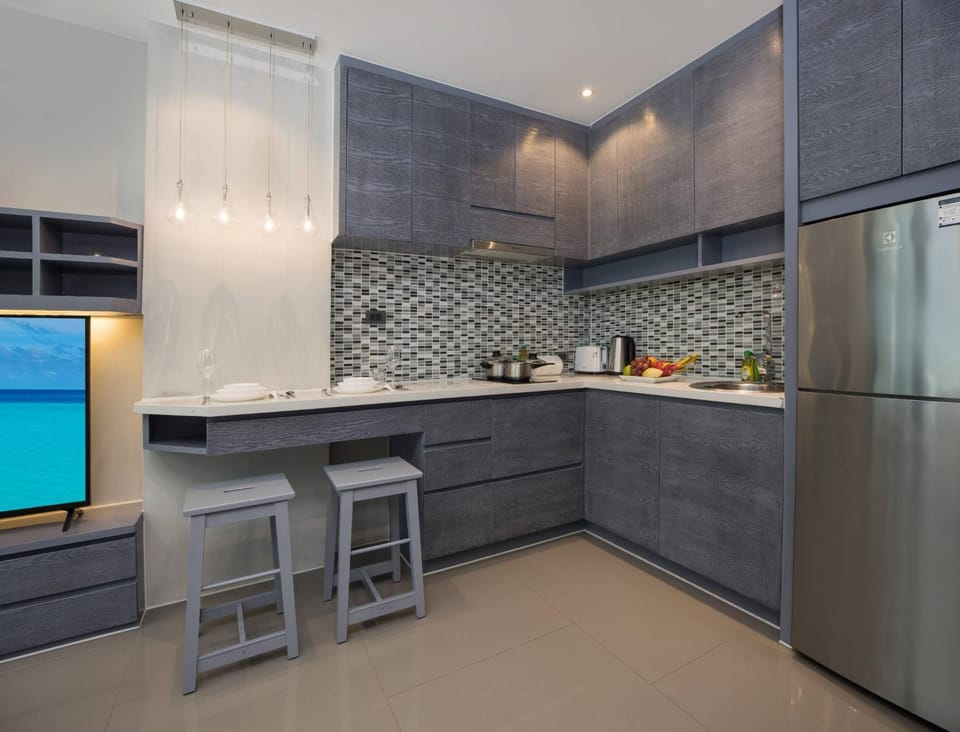 Dining area, kitchen
