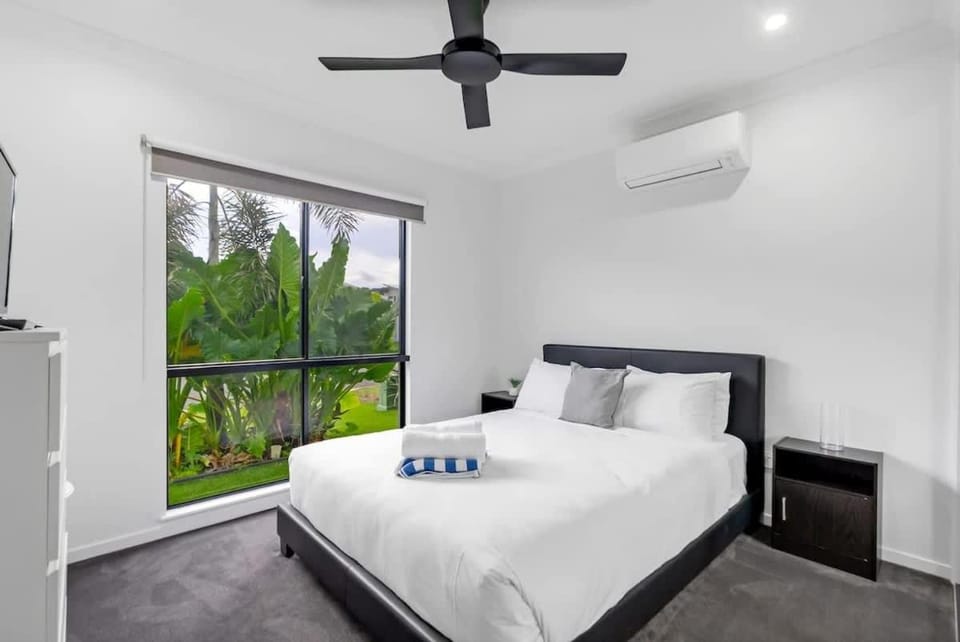 Manoora Haus - Industrial Oasis near Parks & Beach House in Cairns