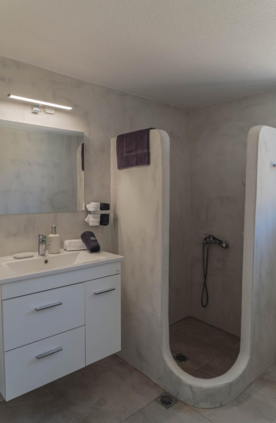 Shower, Bathroom, towels