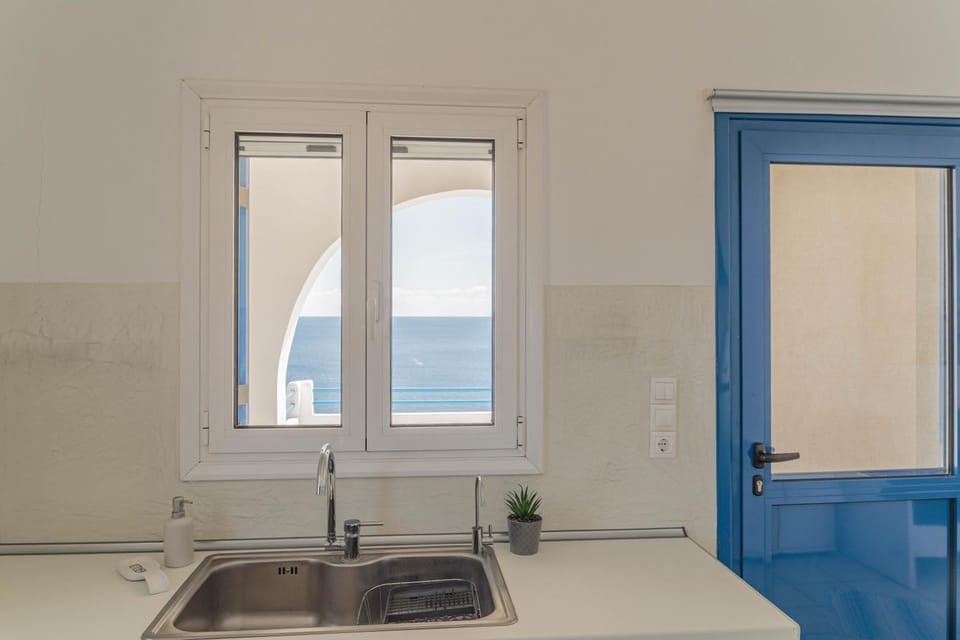 Kitchen or kitchenette, Sea view