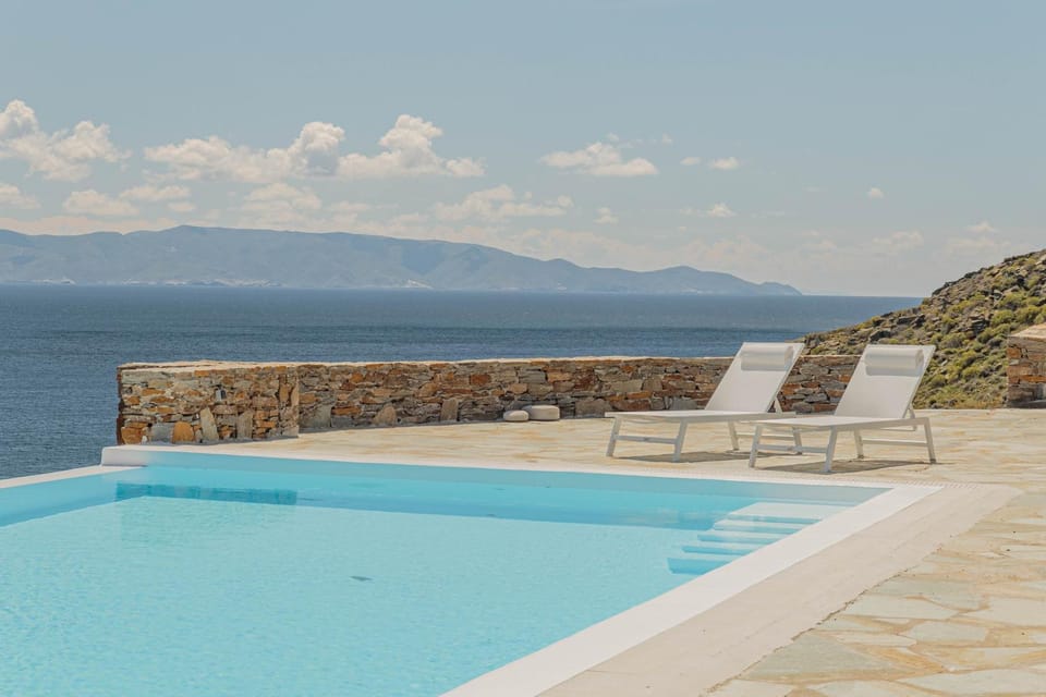 Sea view, Swimming pool, sunbed