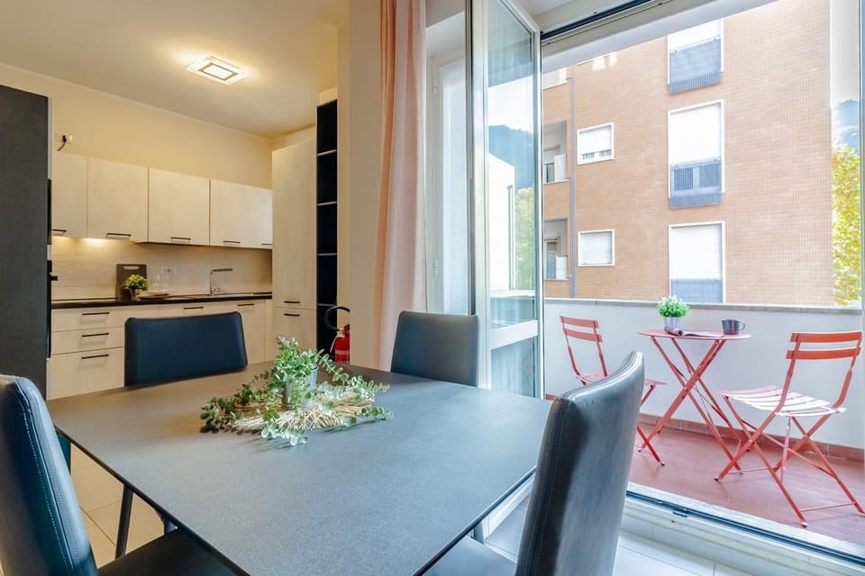 Balcony/Terrace, Kitchen or kitchenette, Living room, Seating area, Dining area, internet, stove