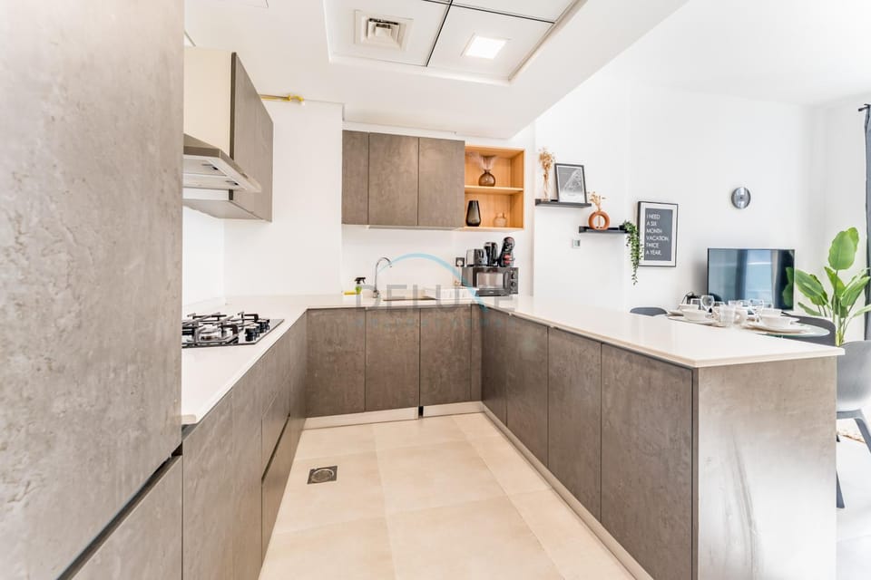 TV and multimedia, Dining area, microwave, stove, kitchen