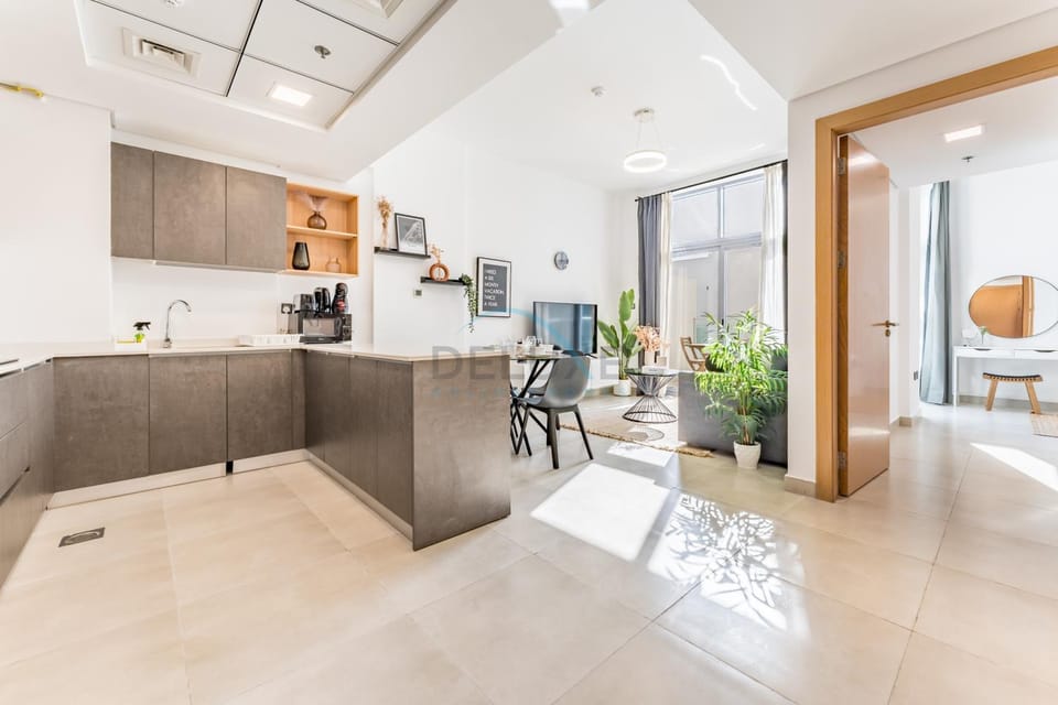 TV and multimedia, Living room, Seating area, Dining area, stove, kitchen