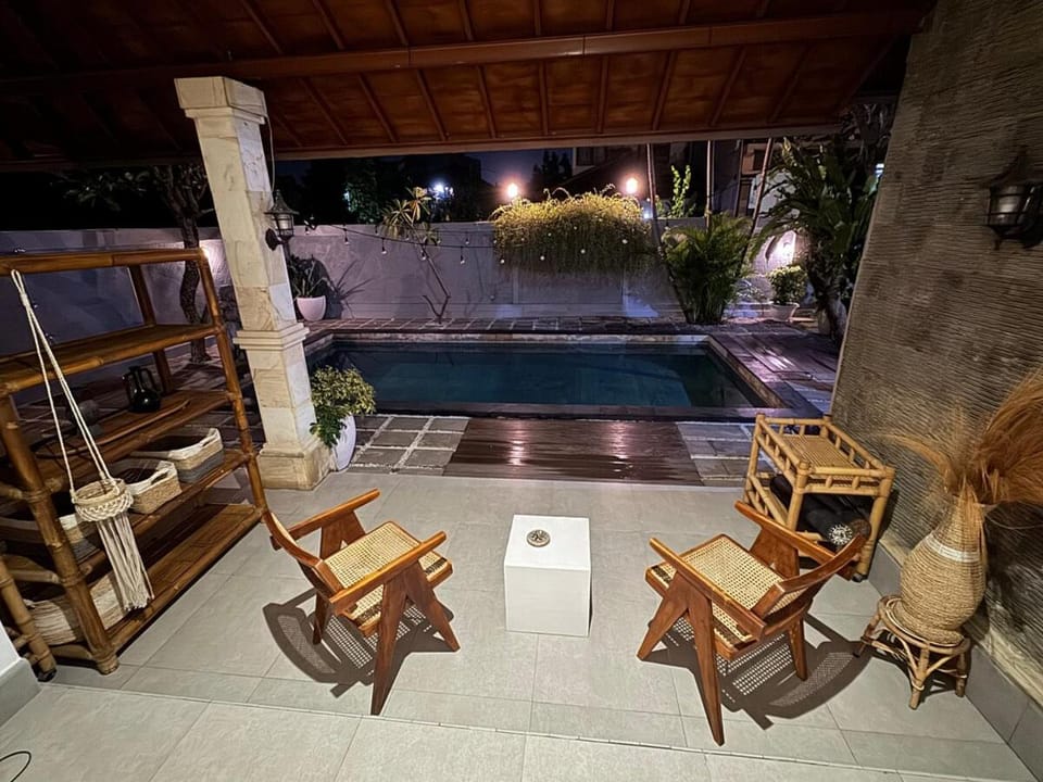 Balieys Villa, Tranquil Hideaway in Central Canggu Villa in North Kuta