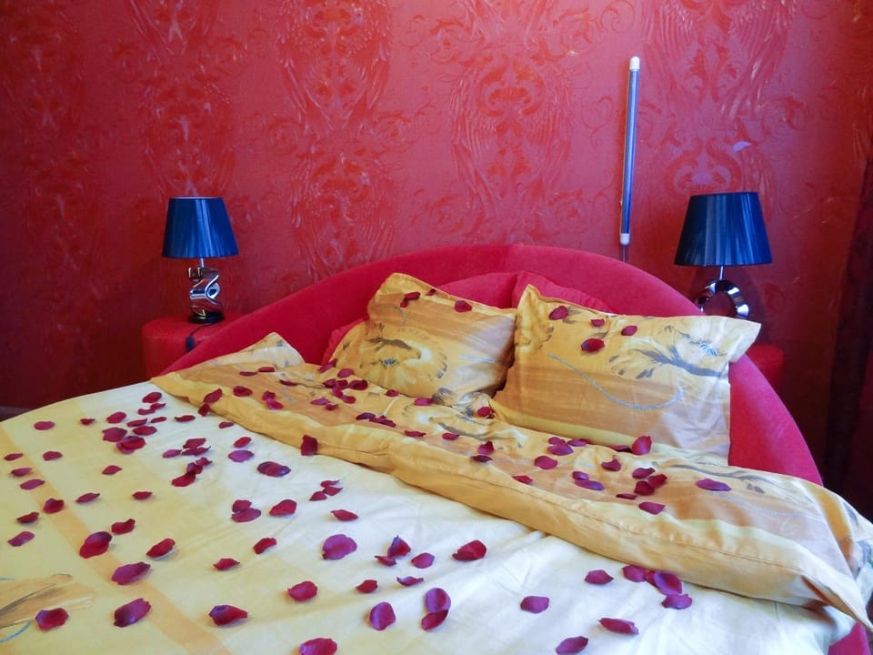 Bed, Decorative detail