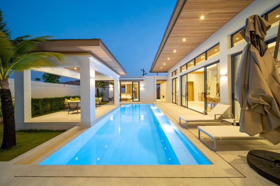 Night, Pool view, Swimming pool, sunbed