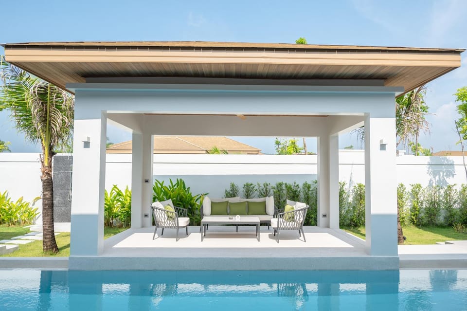 Garden, Seating area, Garden view, Pool view, Swimming pool