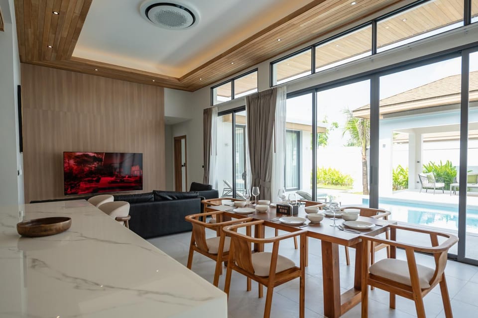 Living room, Dining area