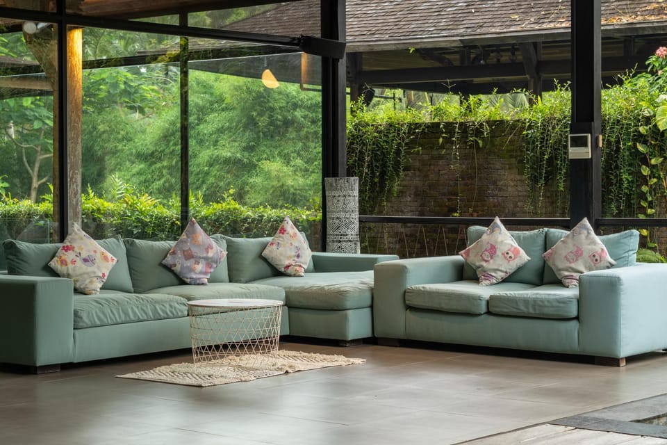 Living room, Seating area