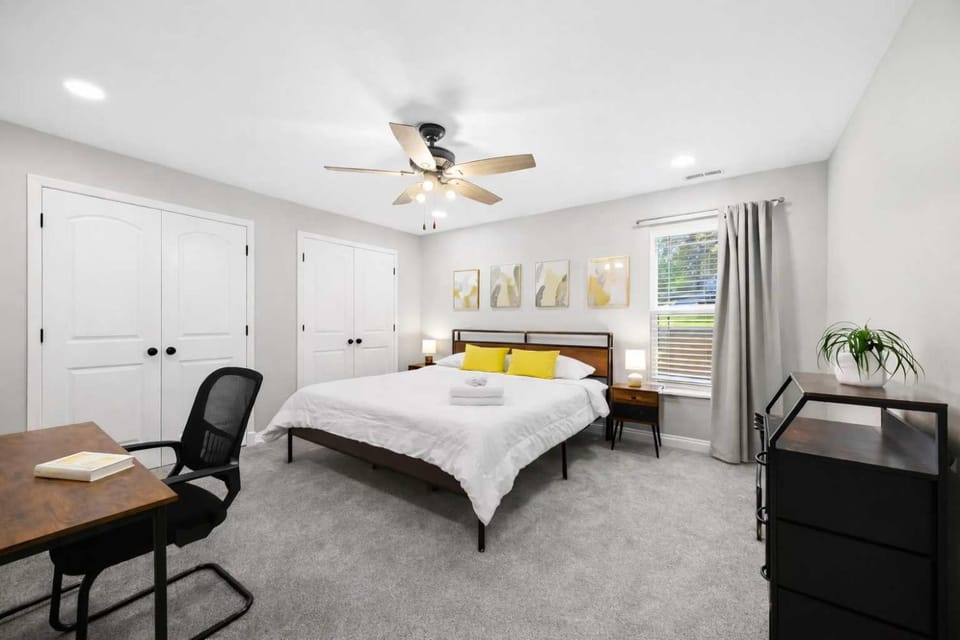 Charming 4-BR Retreat in the Heart of Clarksville House in Clarksville