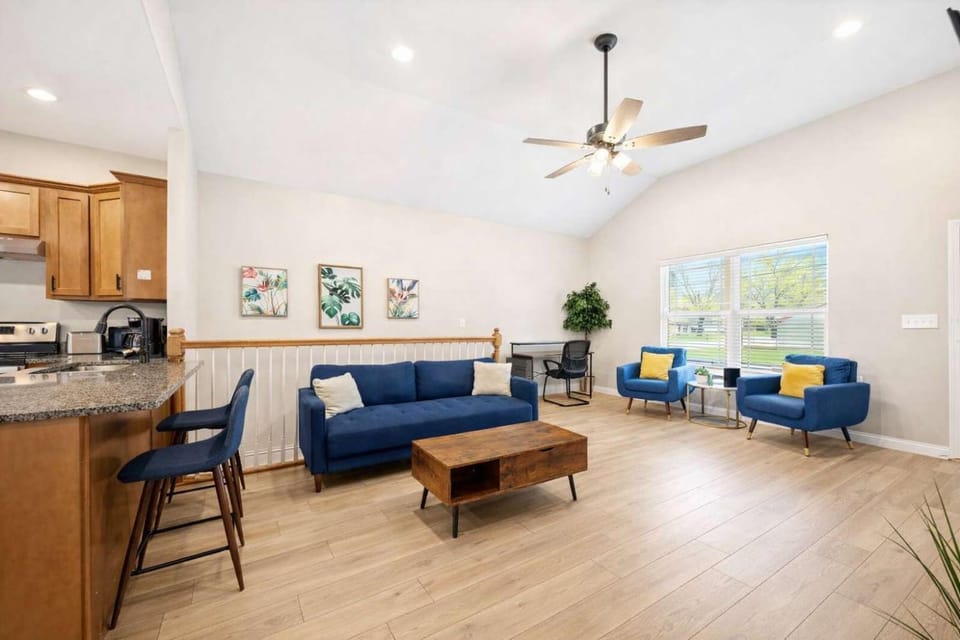 Charming 4-BR Retreat in the Heart of Clarksville House in Clarksville