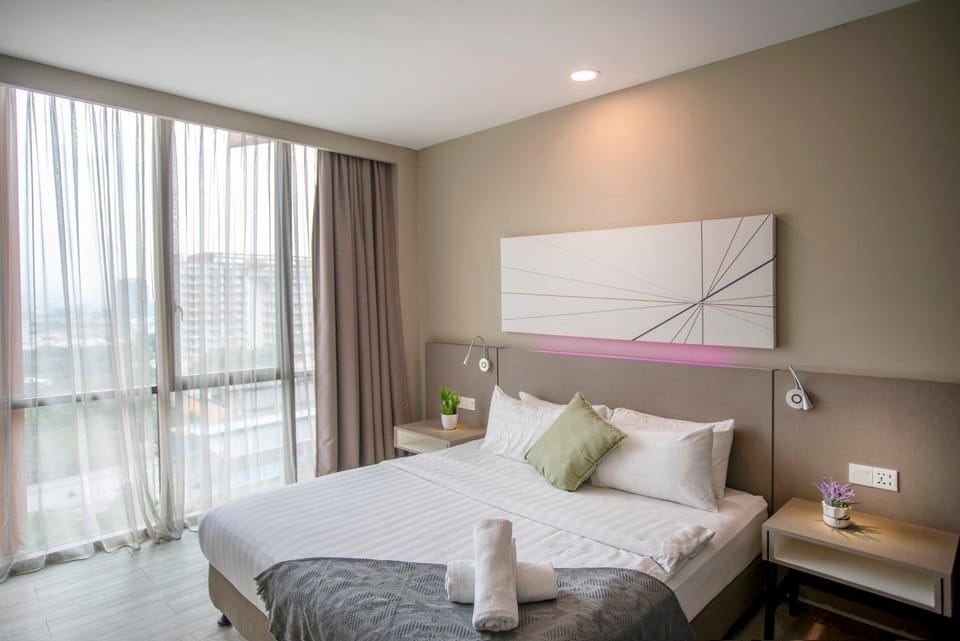Bed, Bedroom, towels