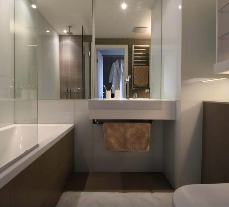Bathroom, Bath, towels