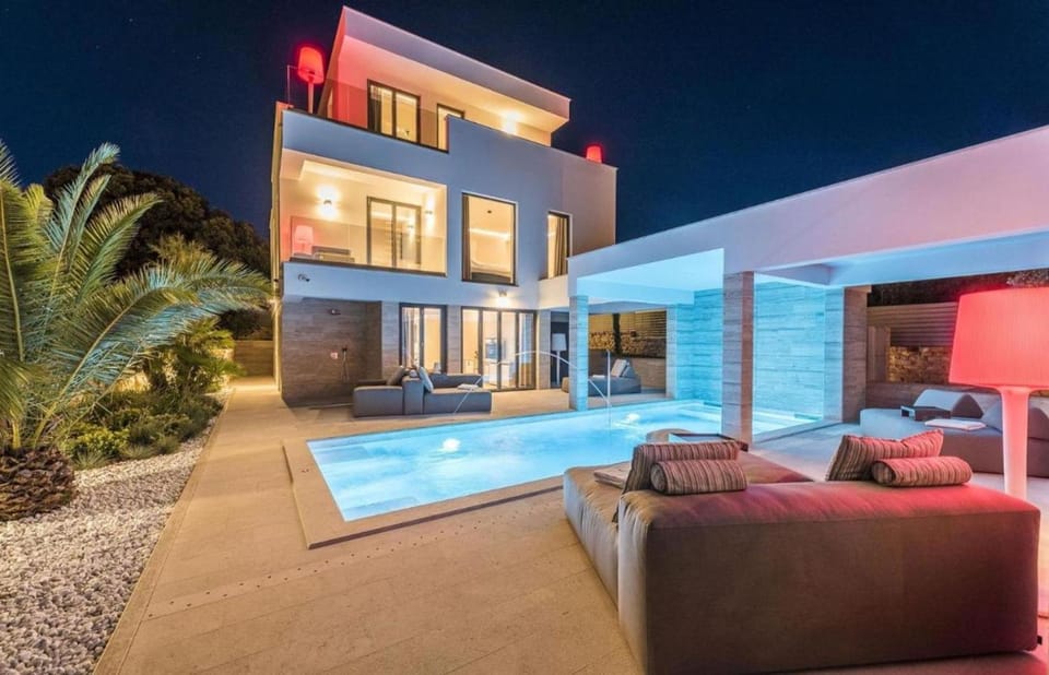 Property building, View (from property/room), Other, Pool view, Swimming pool