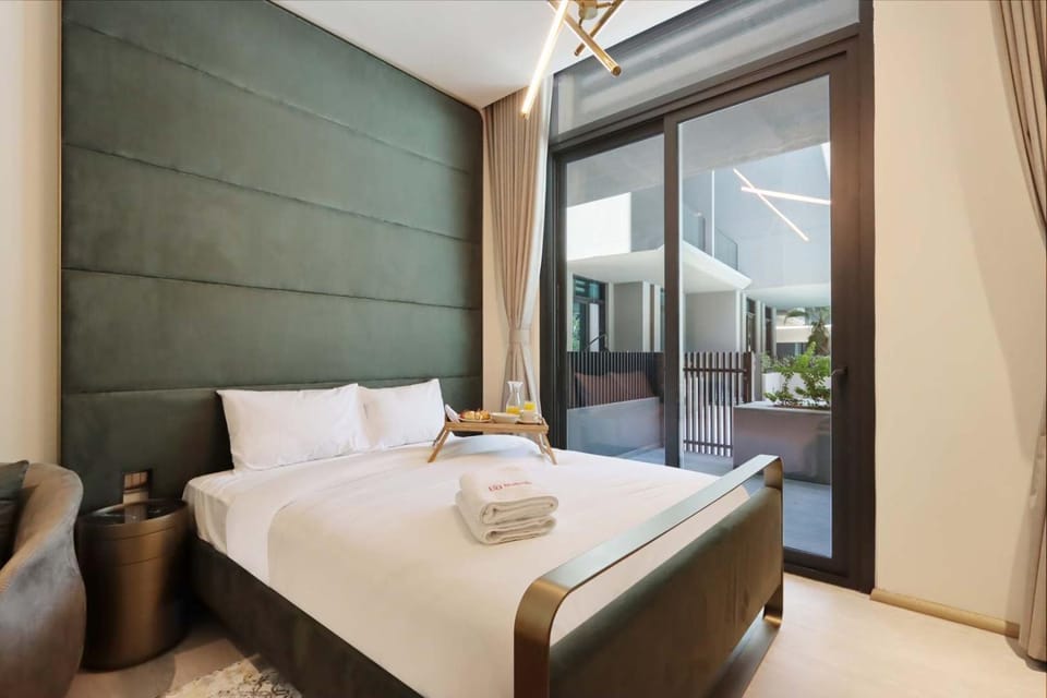 Bed, Photo of the whole room, Seating area, towels