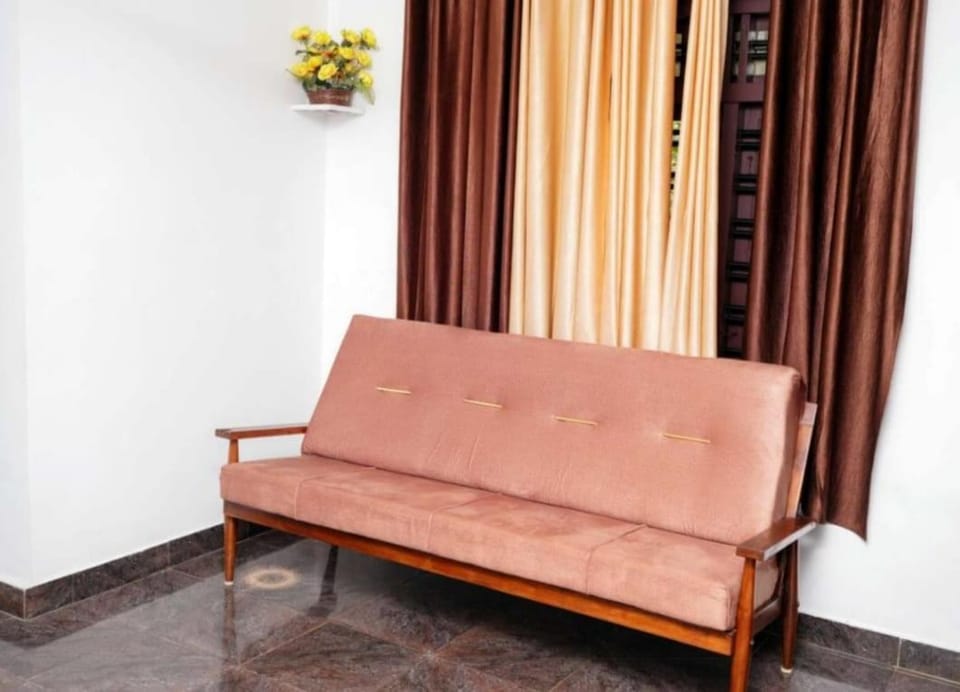 Communal lounge/ TV room, Living room, Seating area