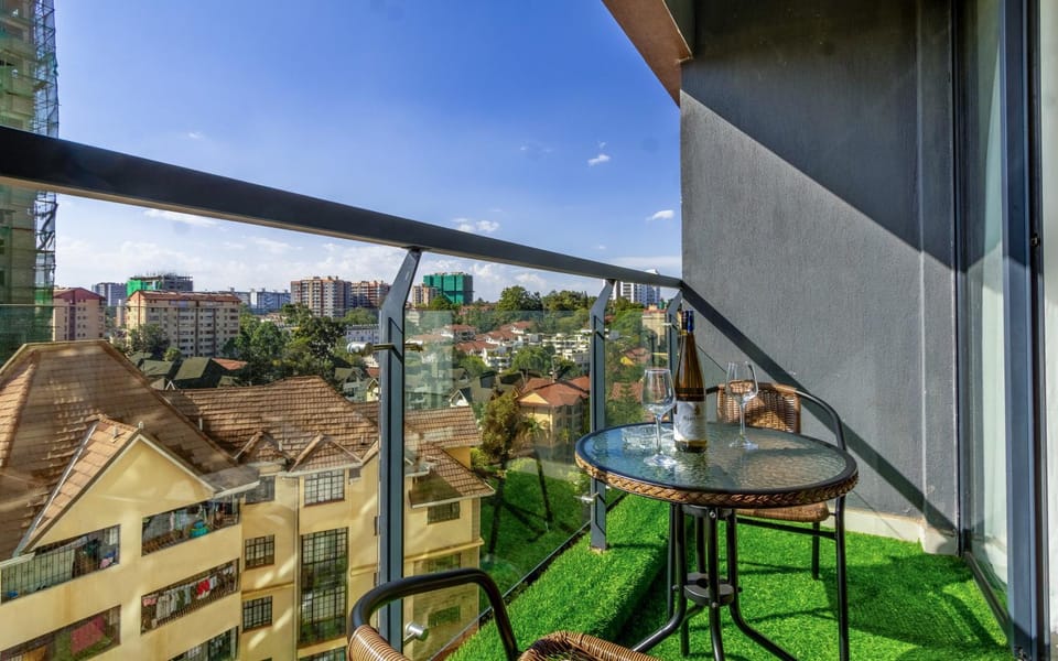 Kalm apartment- Luxury Living with a Gym, Heated Pool & Stunning Views Apartment in Nairobi