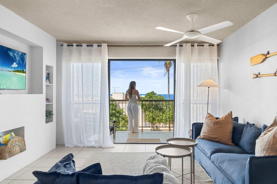 Natural landscape, View (from property/room), Balcony/Terrace, Living room, Seating area, Sea view