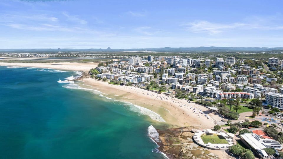 Property building, Nearby landmark, Natural landscape, Bird's eye view, Beach, City view, Sea view